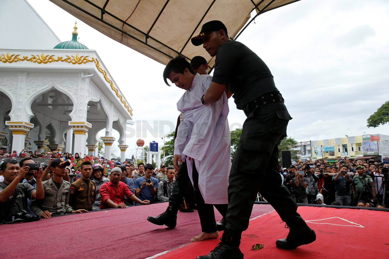 Hukum Cambuk Pasangan...
