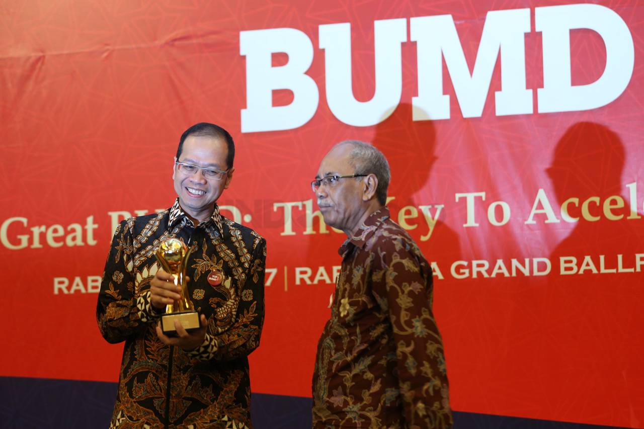 Bank Bjb Raih Penghargaan...