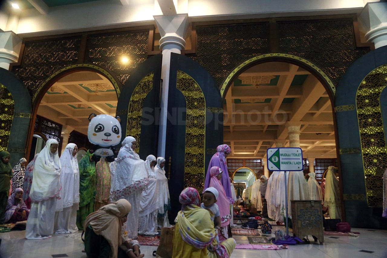 Ribuan Umat Muslim Laksanakan...
