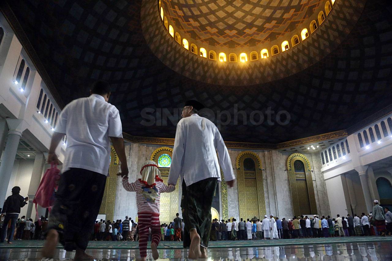 Ribuan Umat Muslim Laksanakan...