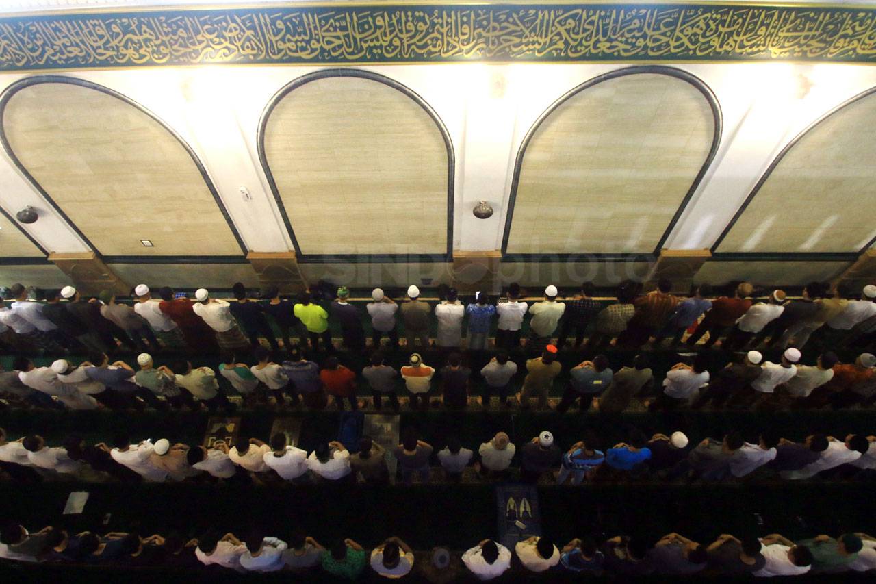 Salat Tarawih Hari Pertama...