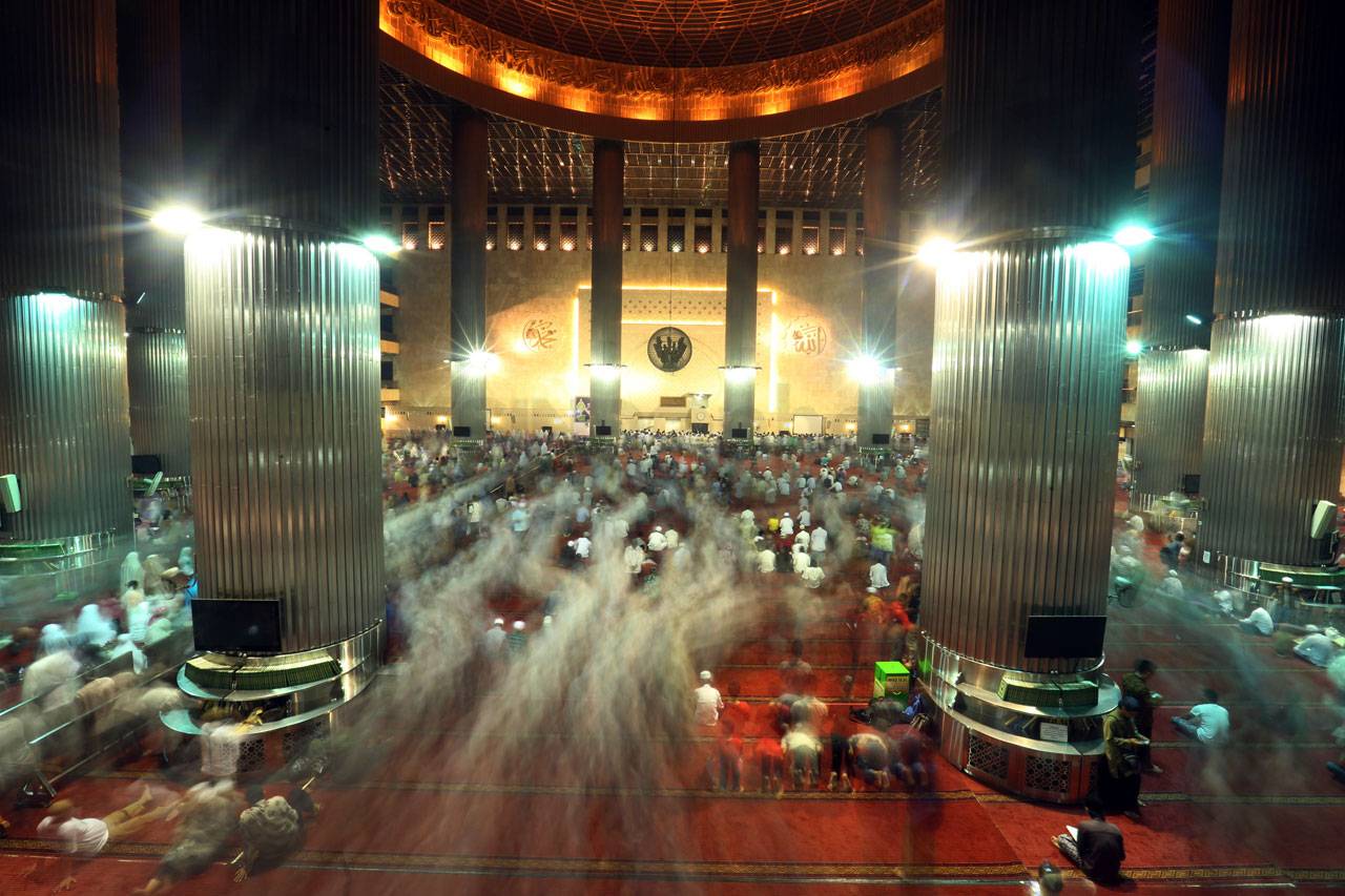 Salat Tarawih Pertama...