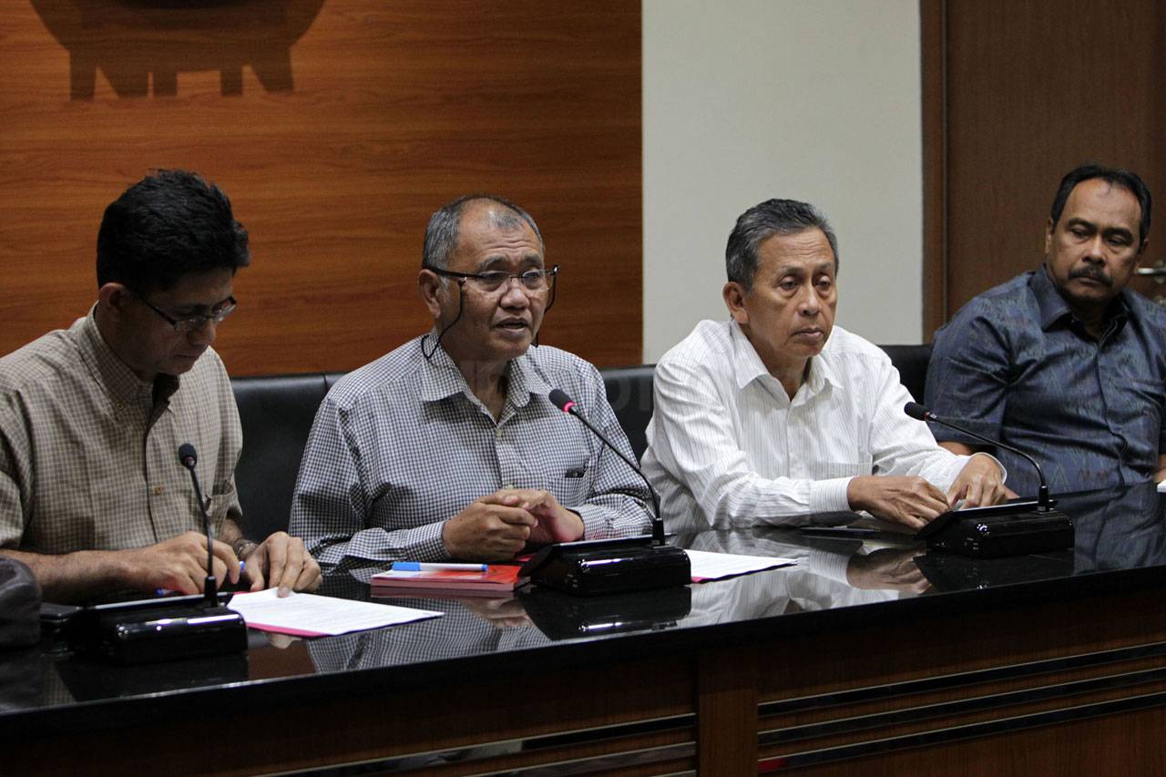 KPK Tunjukkan Barang...