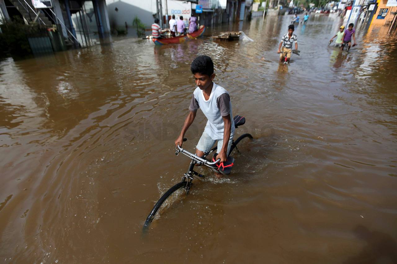 Banjir dan Longsor Sri...