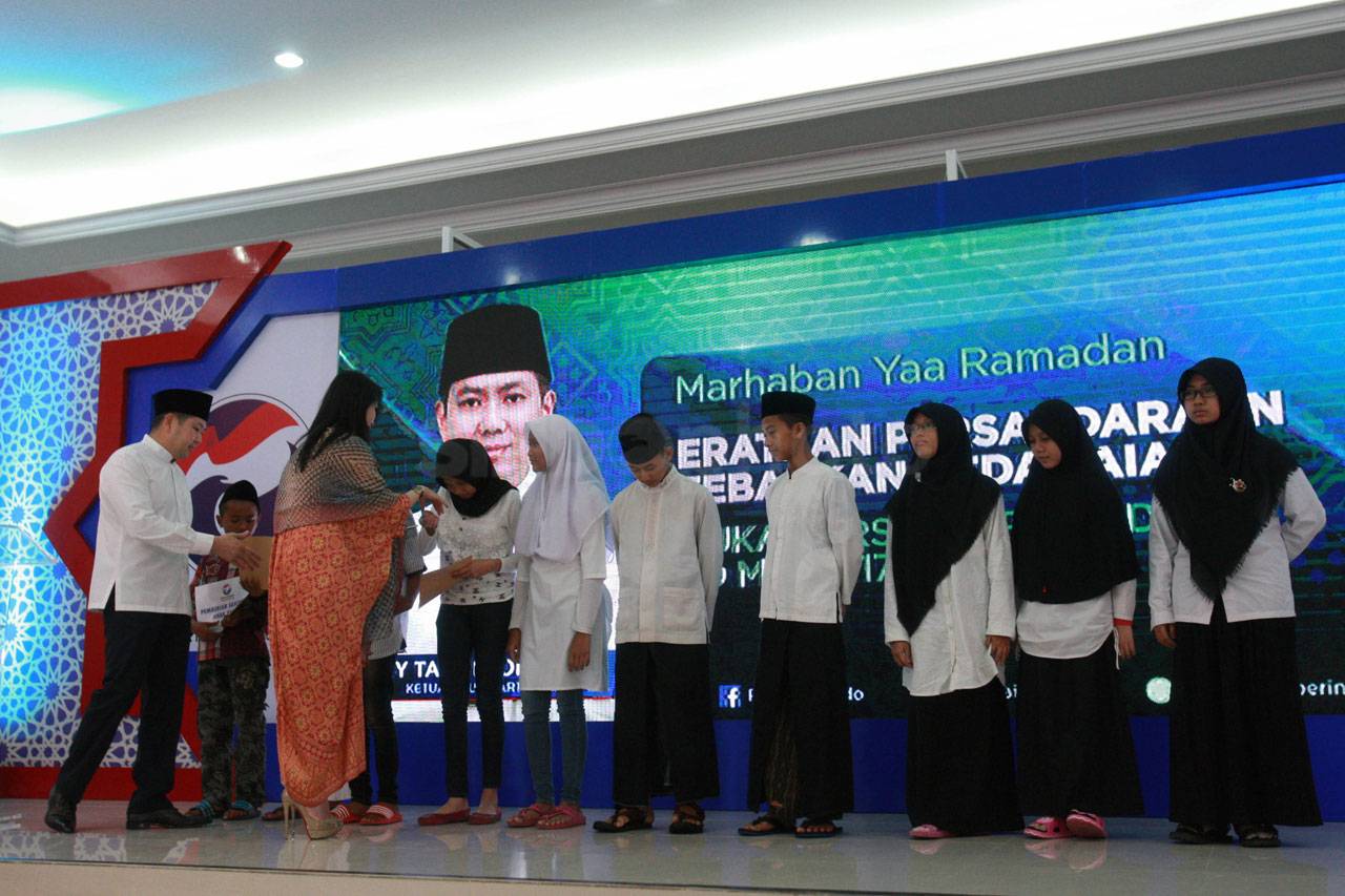 Partai Perindo Gelar...