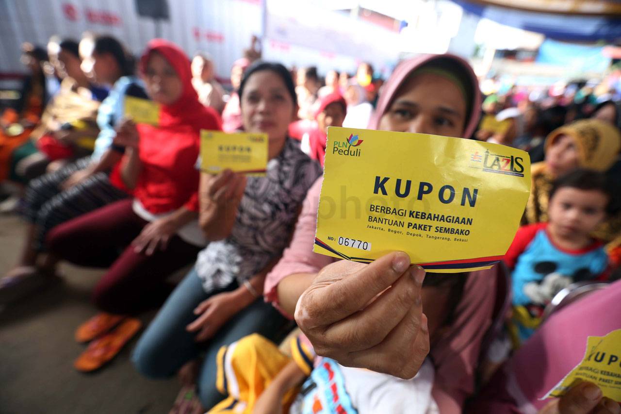 PLN Bagikan 15.000 Paket...