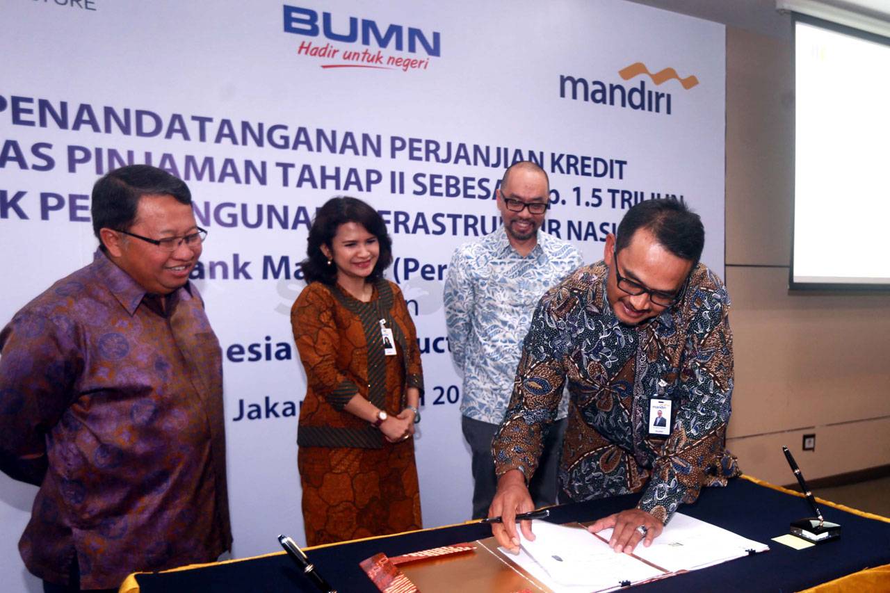 Bank Mandiri Salurkan...