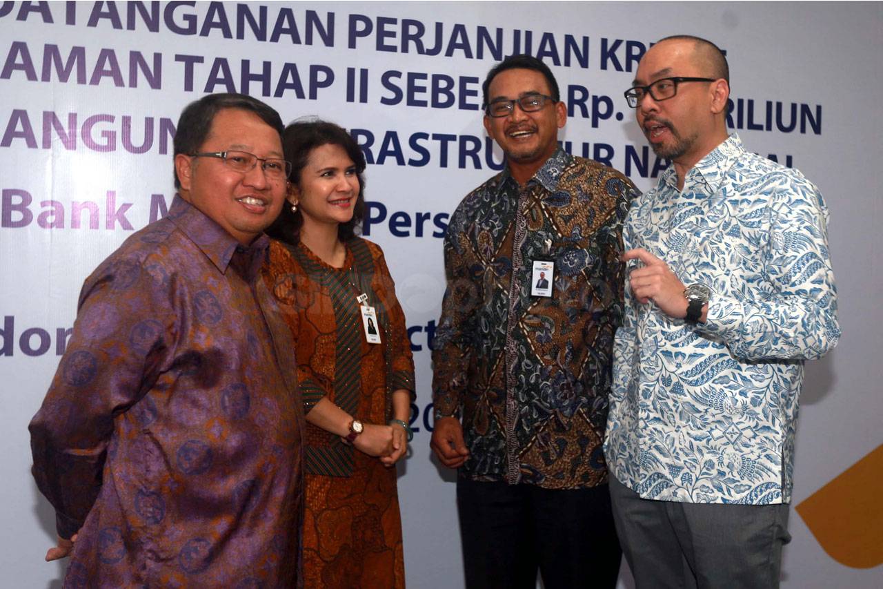 Bank Mandiri Salurkan...