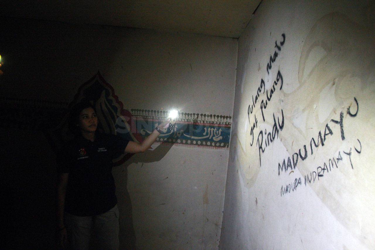 Polisi Geledah Tempat...