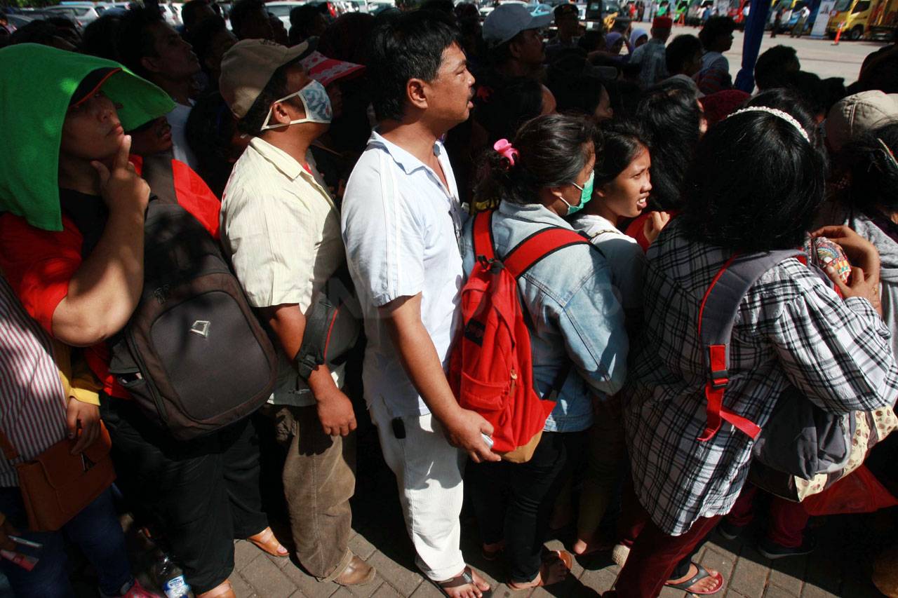 Warga Antusias Tukarkan...