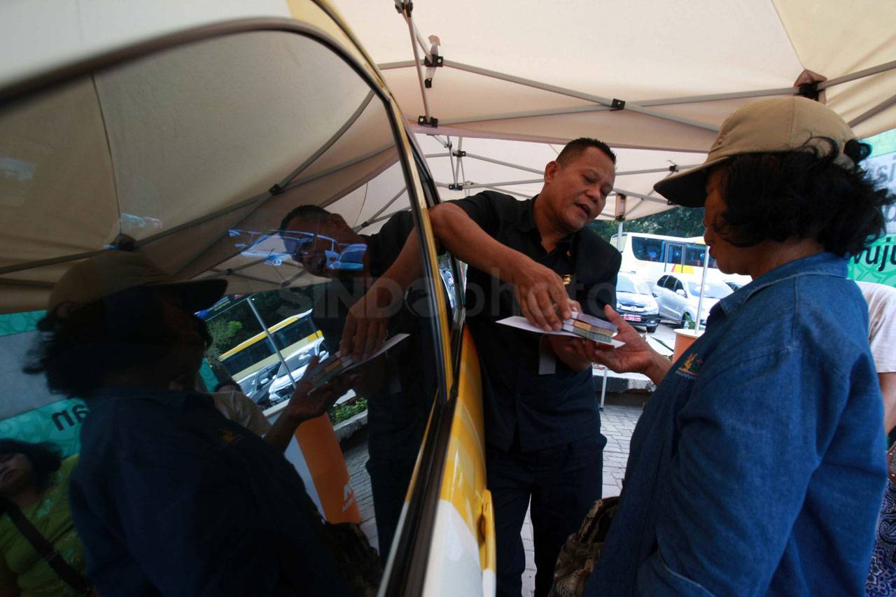 Warga Antusias Tukarkan...