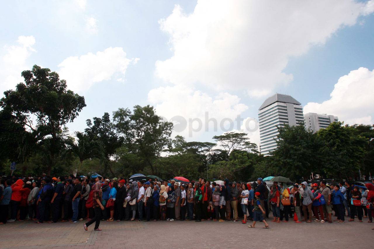 Warga Antusias Tukarkan...