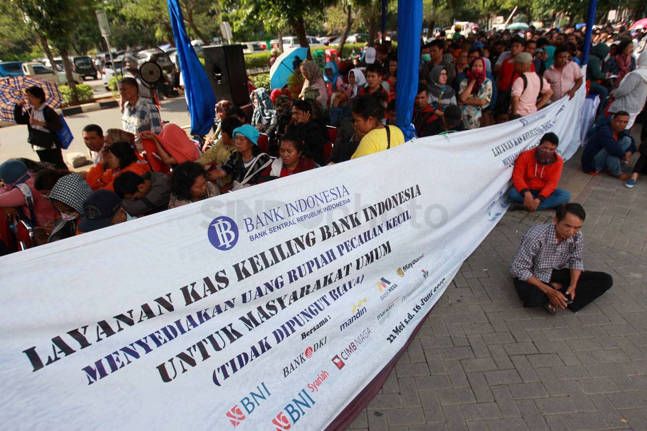 Warga Antusias Tukarkan...