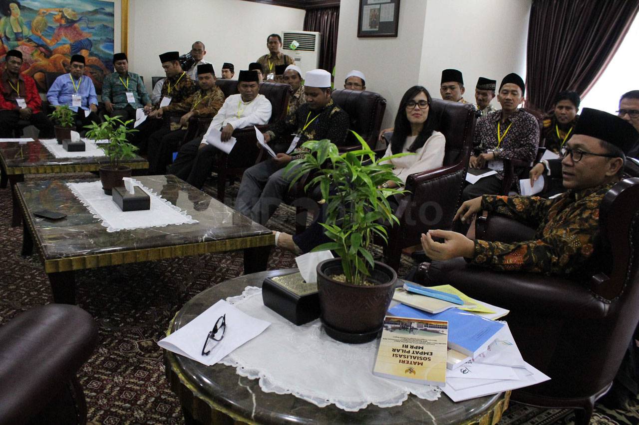 Ketua MPR Menerima Kunjungan...