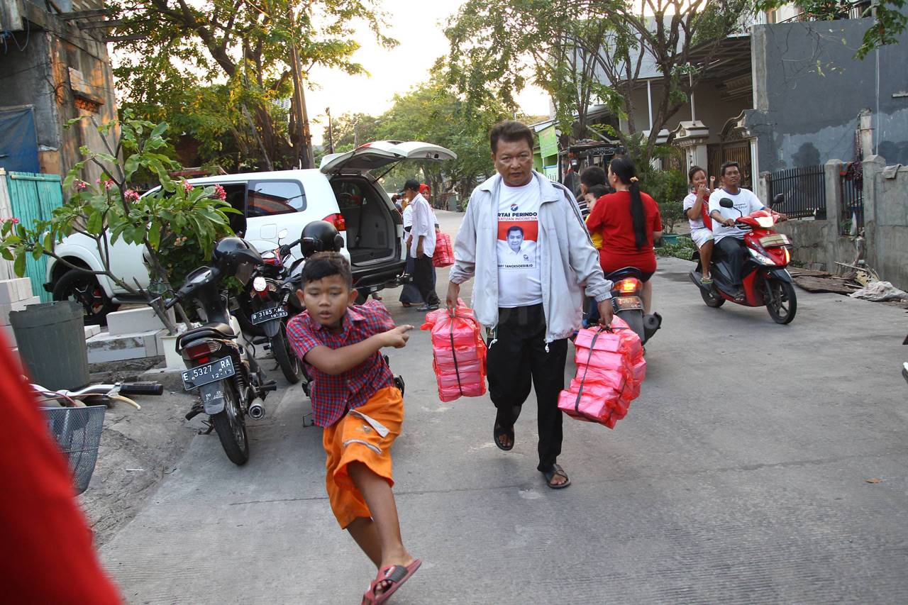 Perindo Bagikan Ratusan...