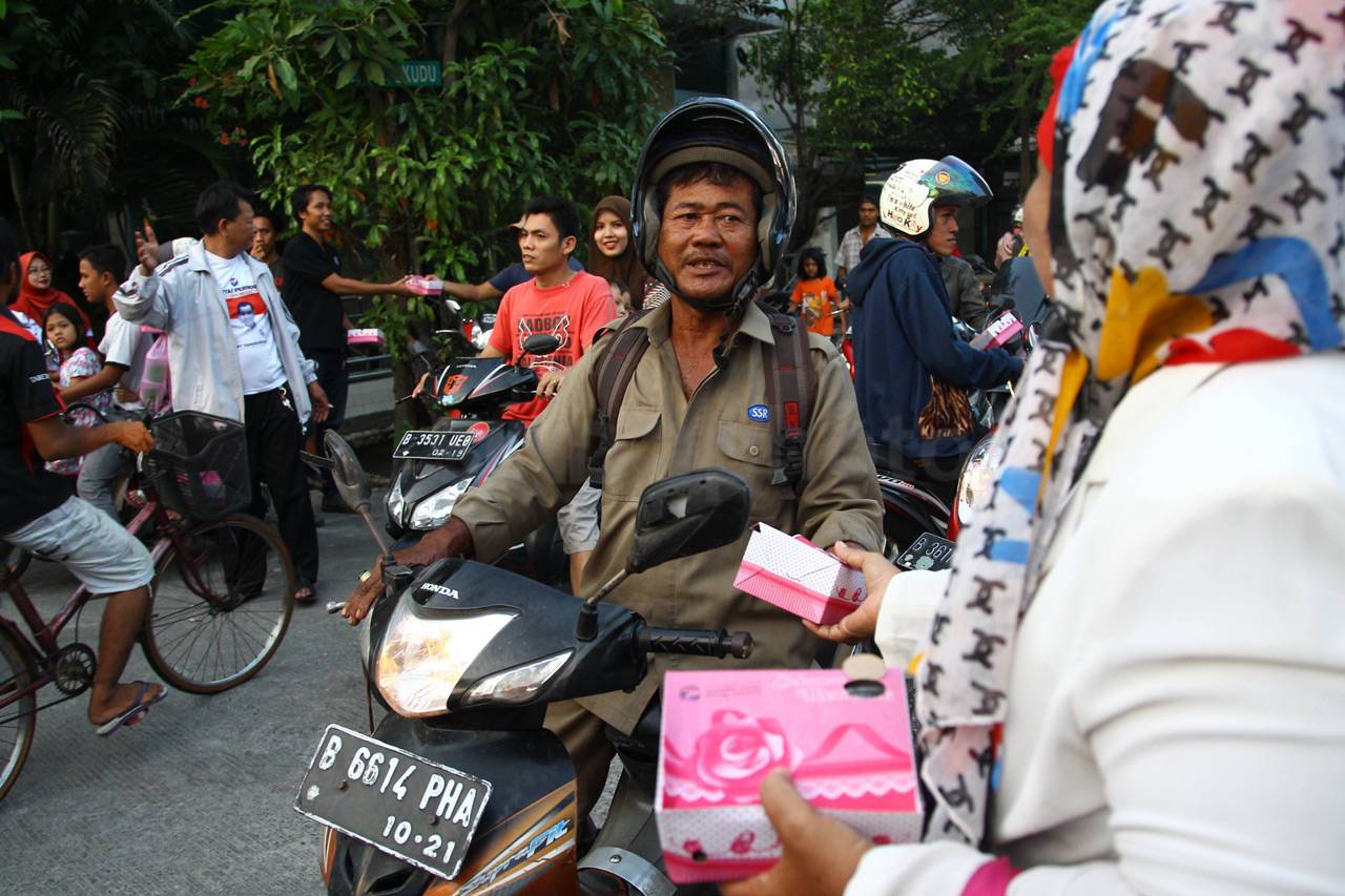 Perindo Bagikan Ratusan...