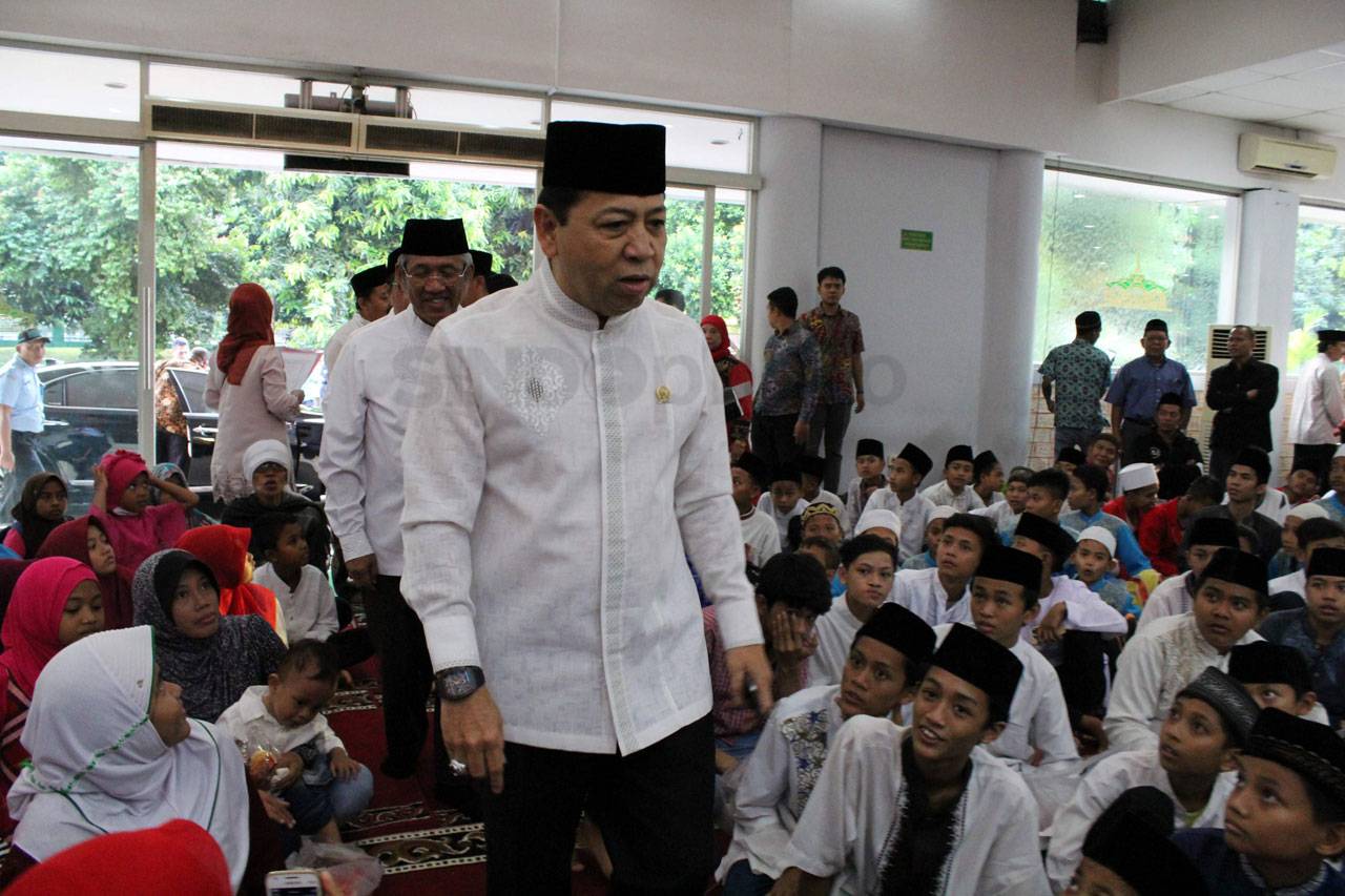 Pimpinan DPR Hadiri...