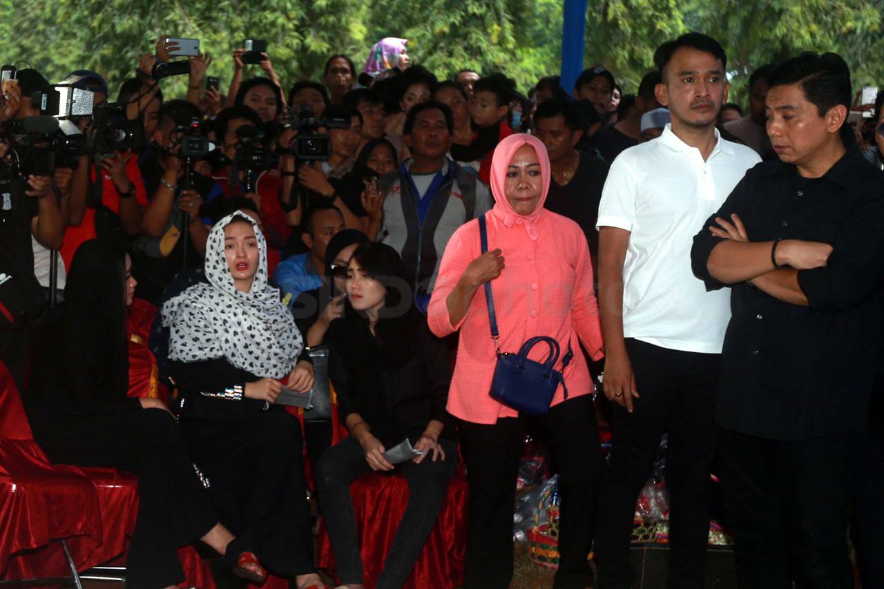Ribuan Pelayat Hadiri...