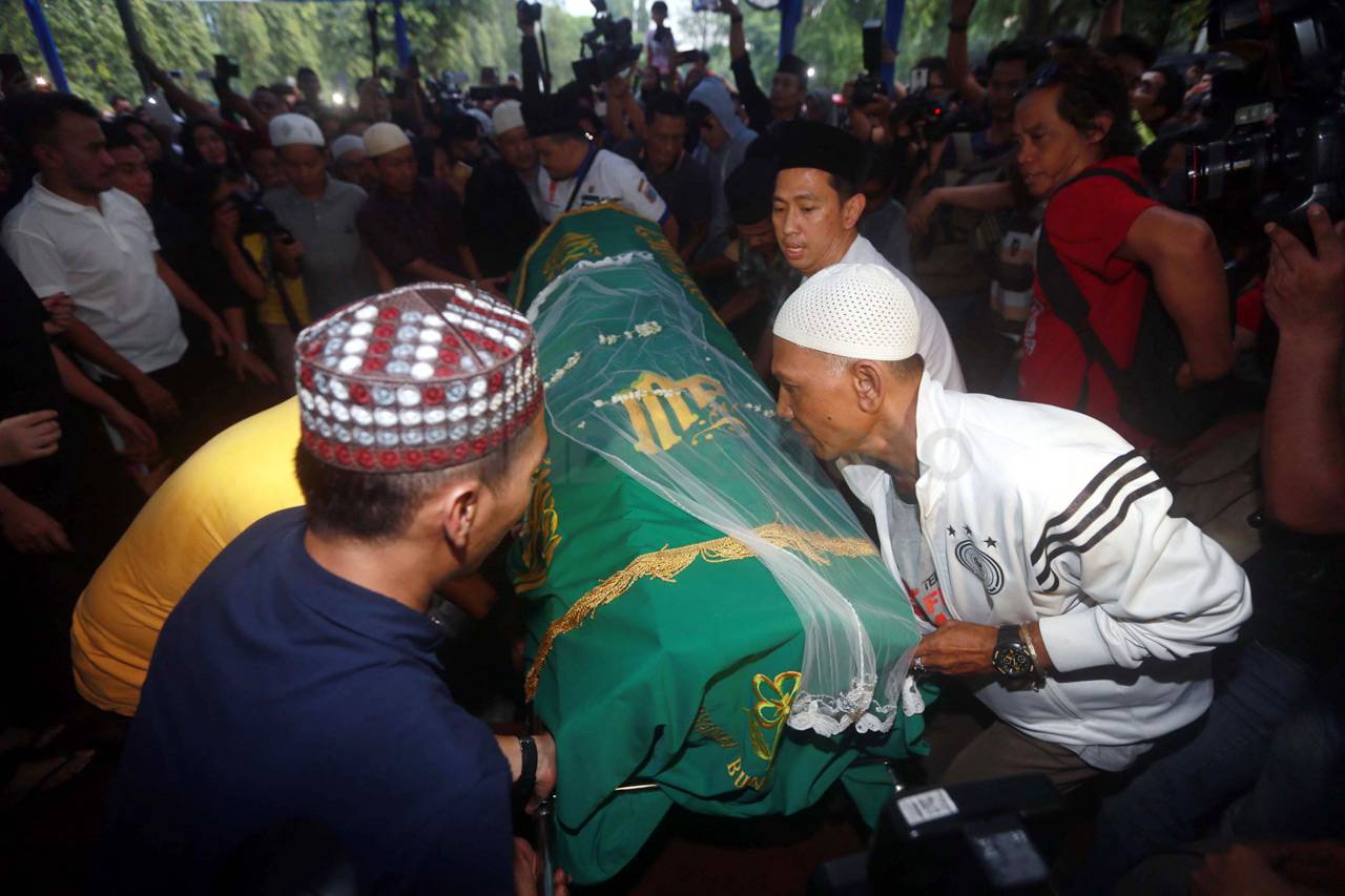 Ribuan Pelayat Hadiri...
