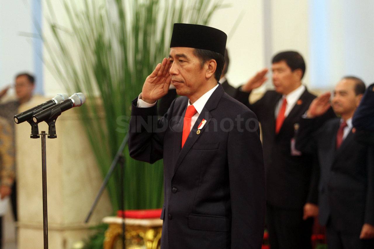 Presiden Jokowi Lantik...