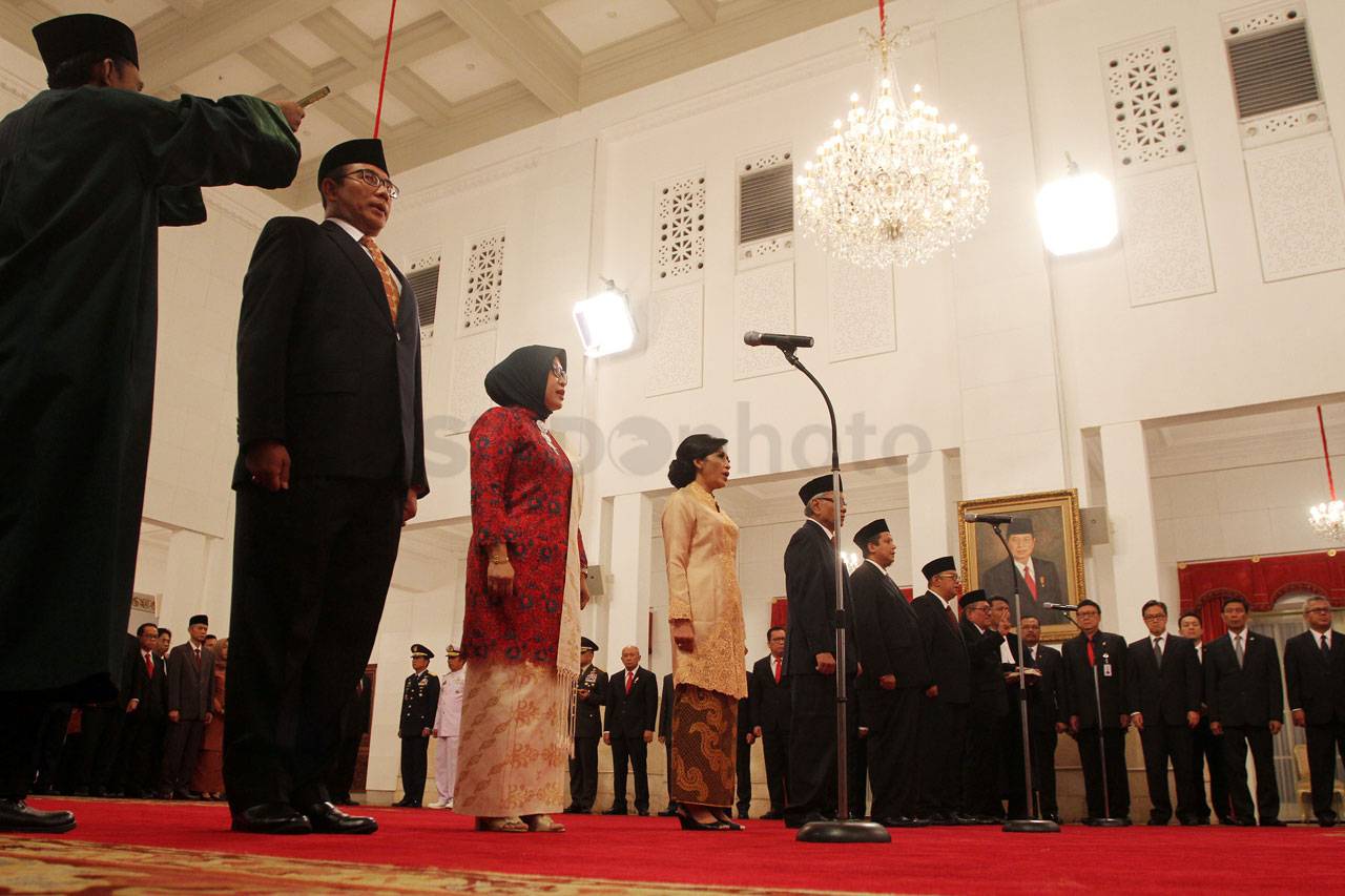 Presiden Jokowi Lantik...
