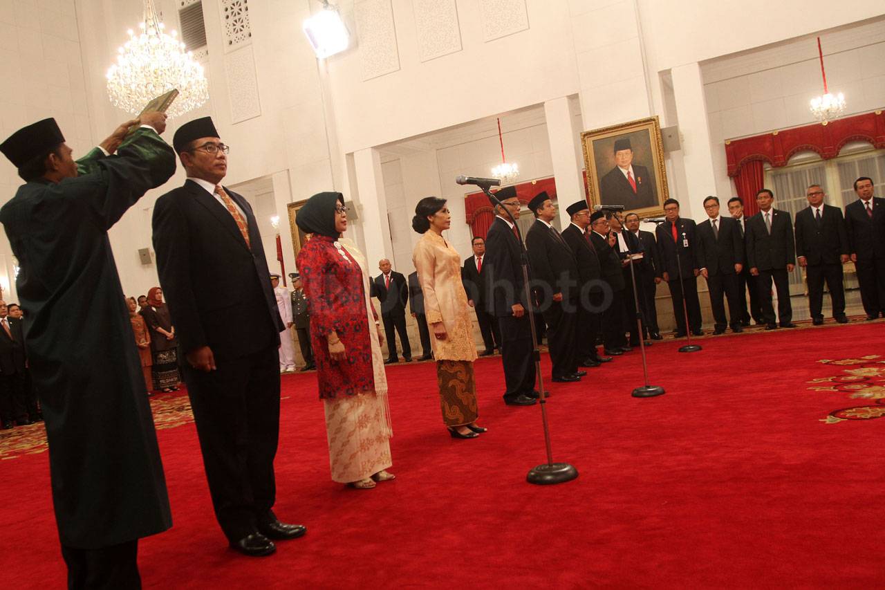 Presiden Jokowi Lantik...