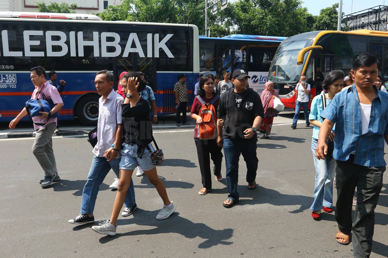 Puluhan Bus Transjakarta...