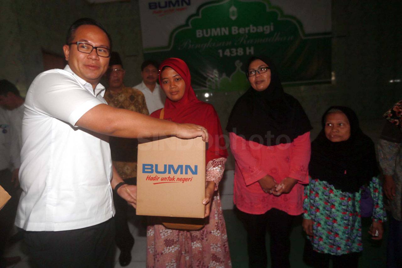 Dirut Bank Mandiri Bagikan...