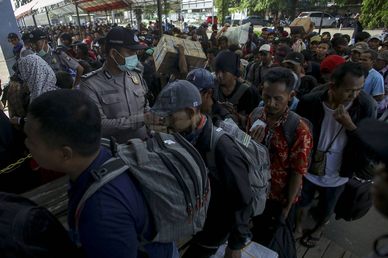 Arus Mudik di Pelabuhan...