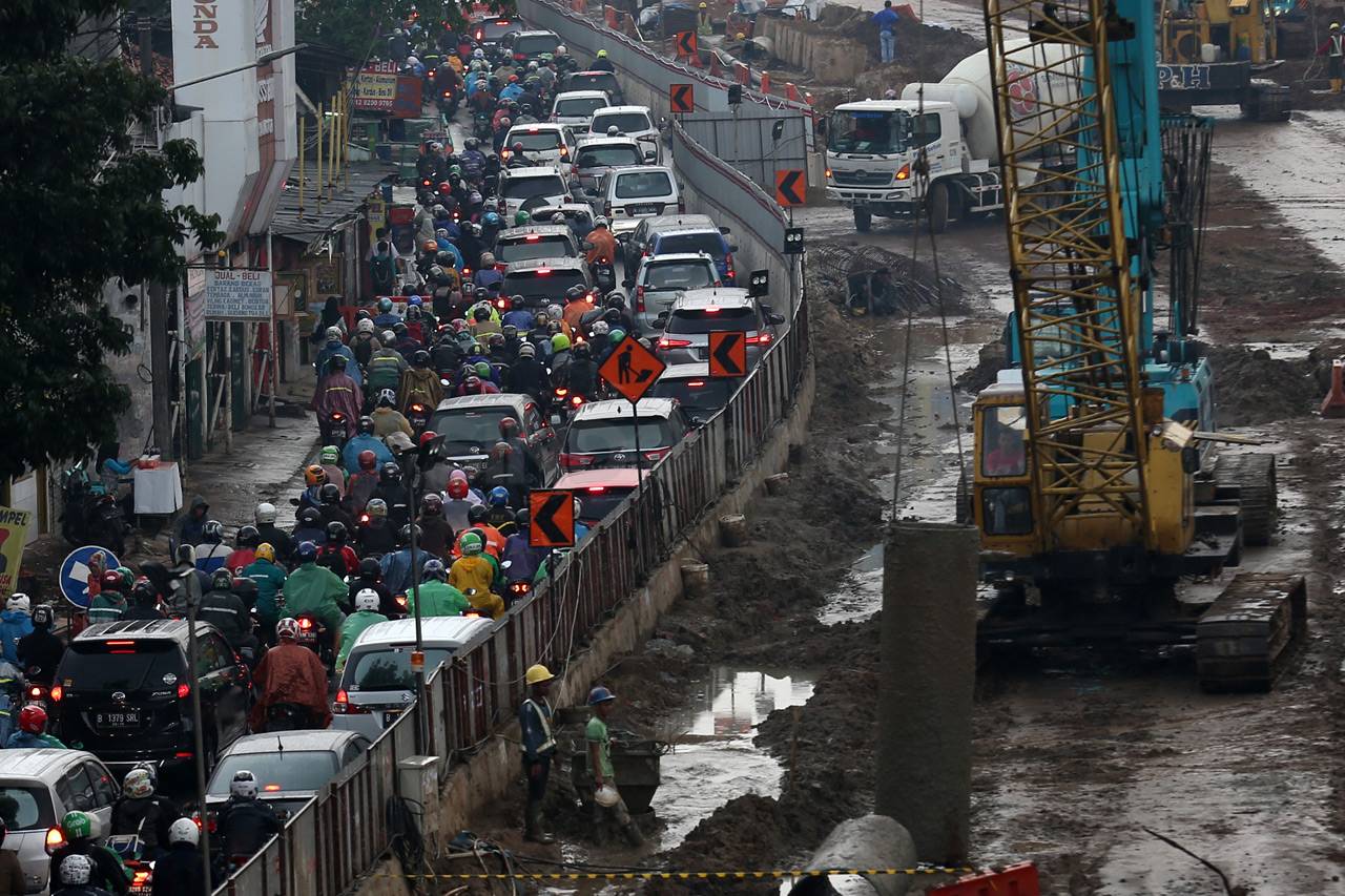 Macet Parah Imbas Proyek...