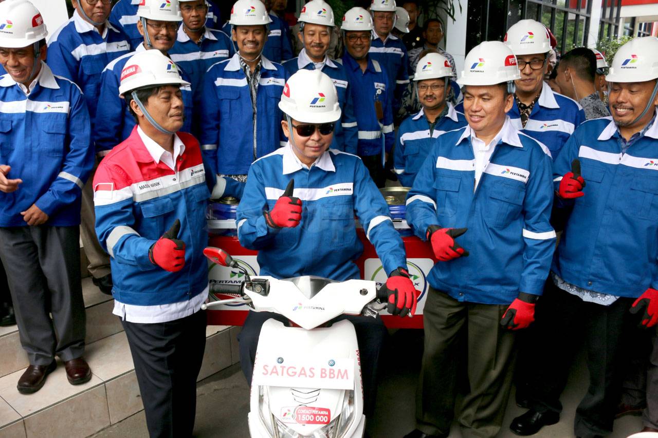 Menteri ESDM Tinjau...