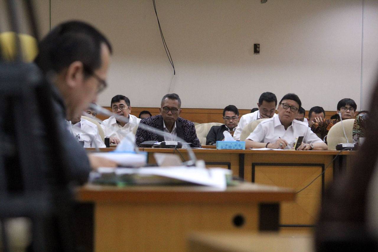Mendagri Rapat dengan...