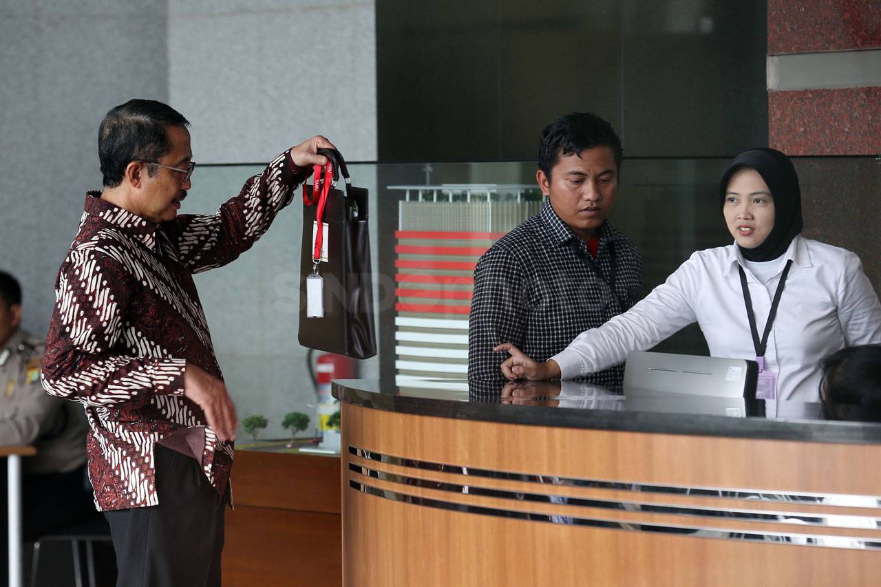 KPK Periksa Mantan Kepala...