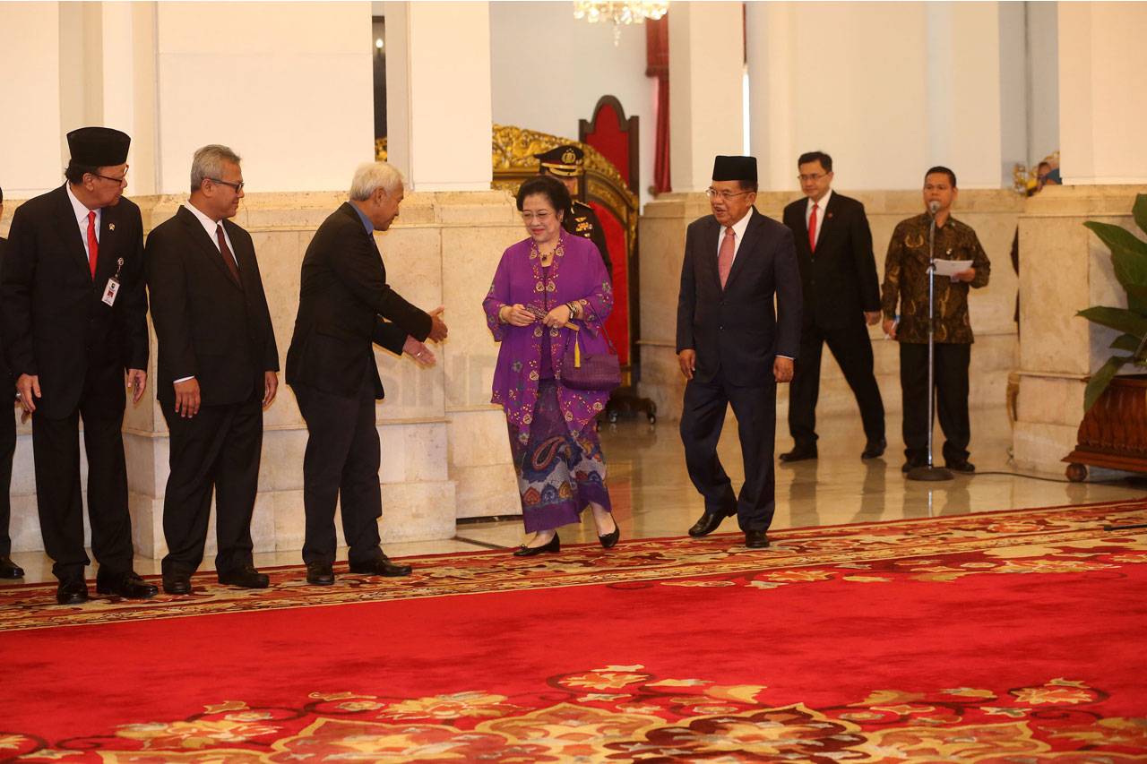 Presiden Jokowi Lantik...