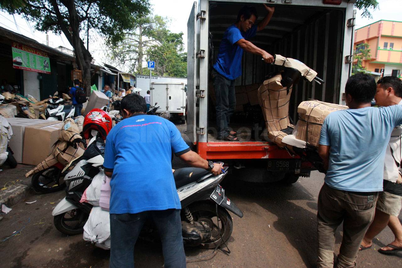 Pengiriman Paket Motor...