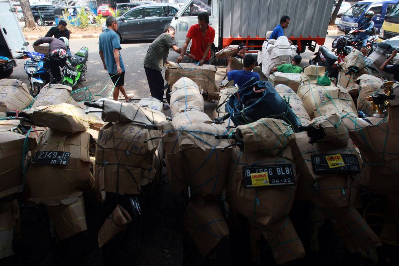 Pengiriman Paket Motor...