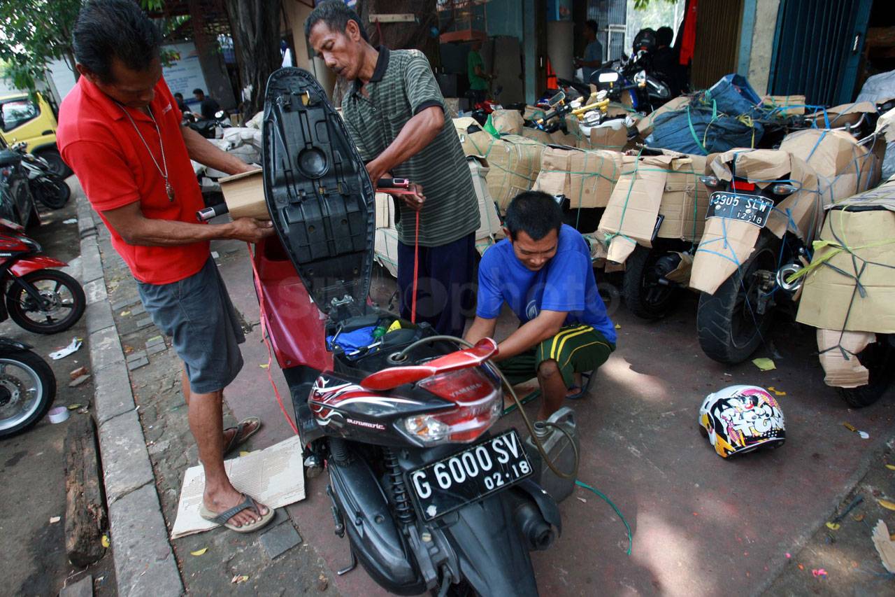 Pengiriman Paket Motor...