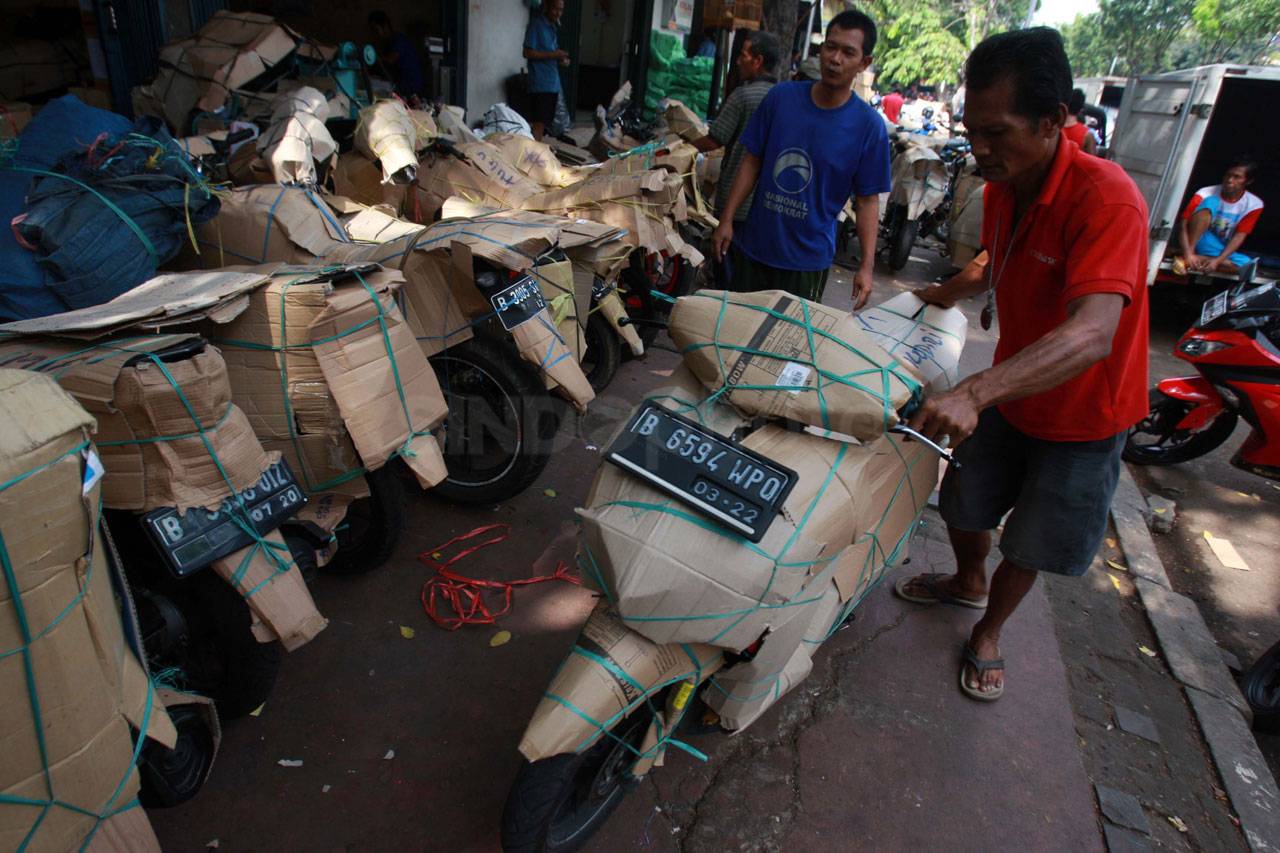 Pengiriman Paket Motor...