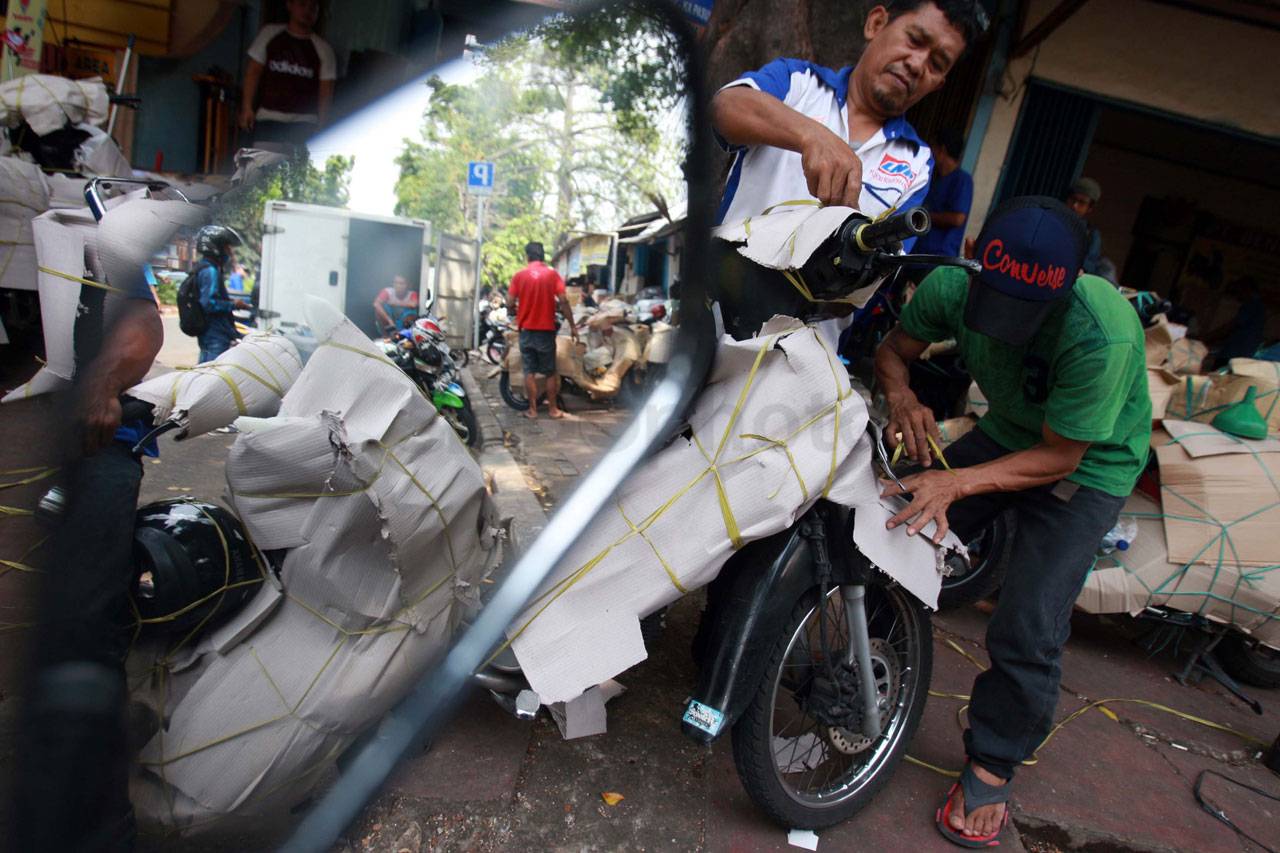 Pengiriman Paket Motor...