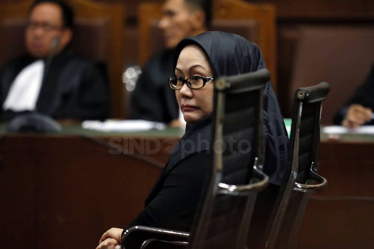 Ratu Atut Dituntut 8...