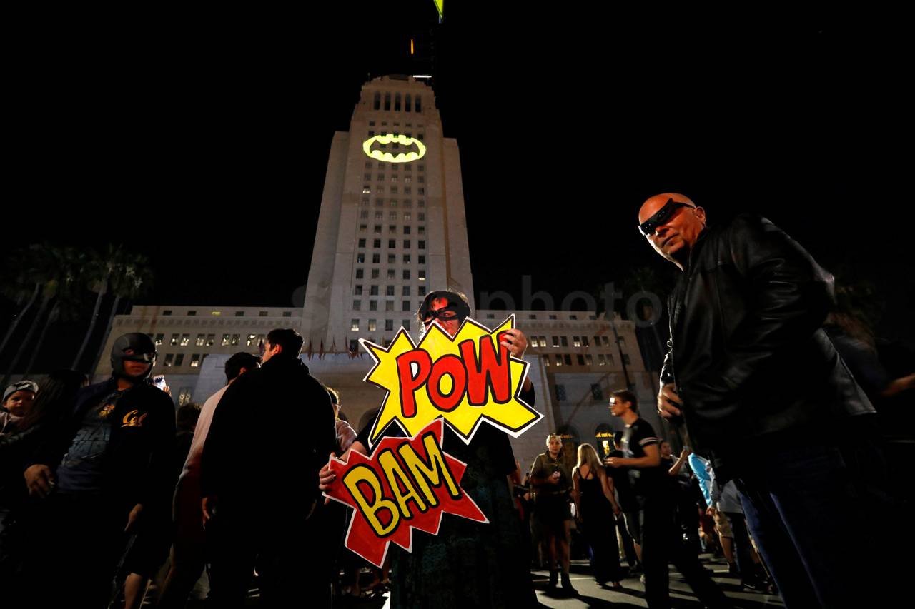 Bat Signal Menyala di...