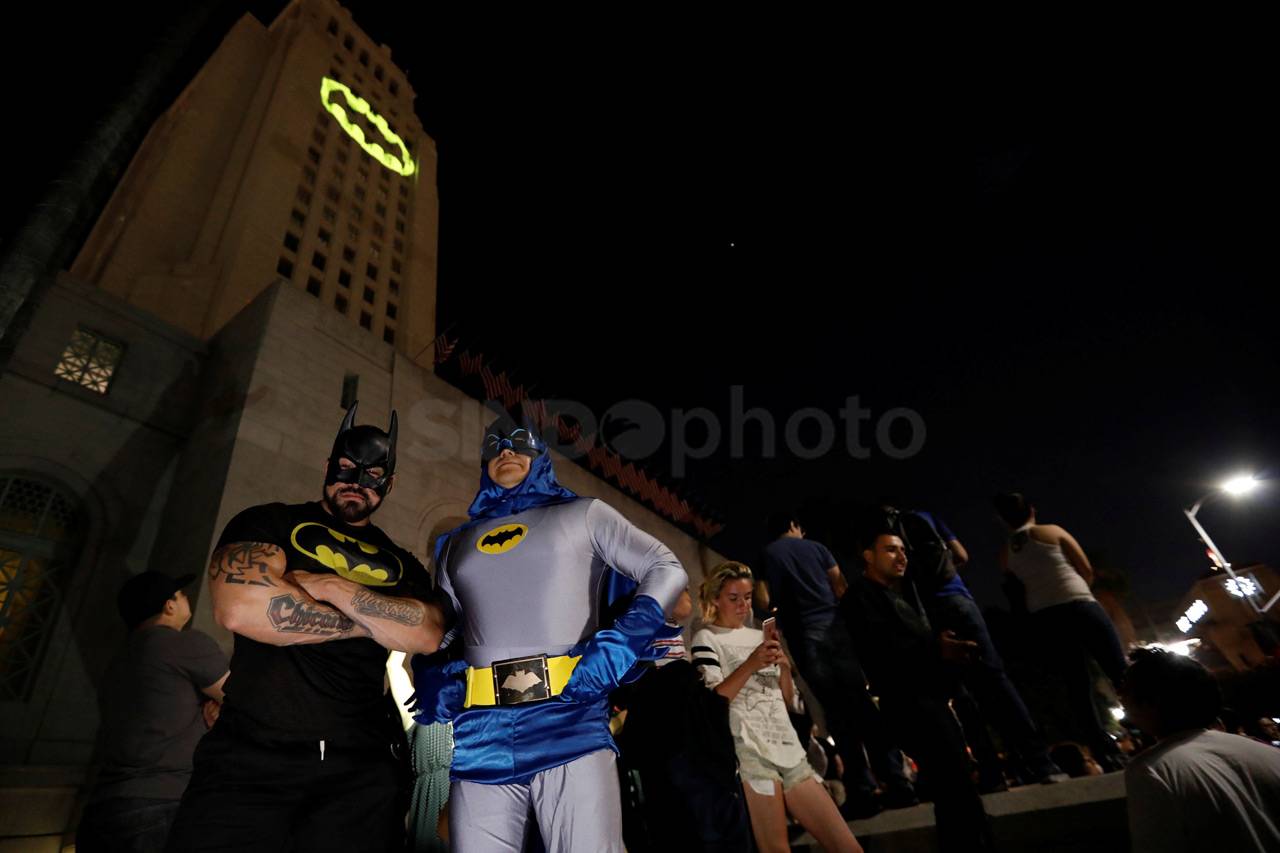 Bat Signal Menyala di...
