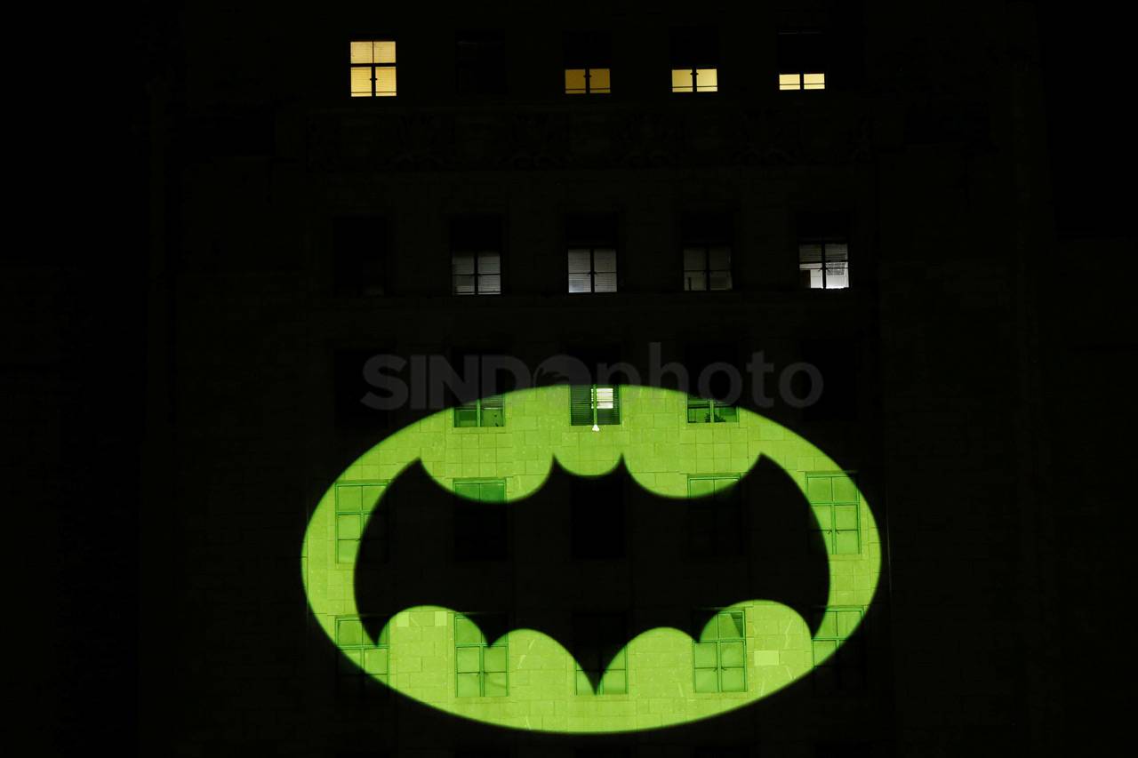 Bat Signal Menyala di...