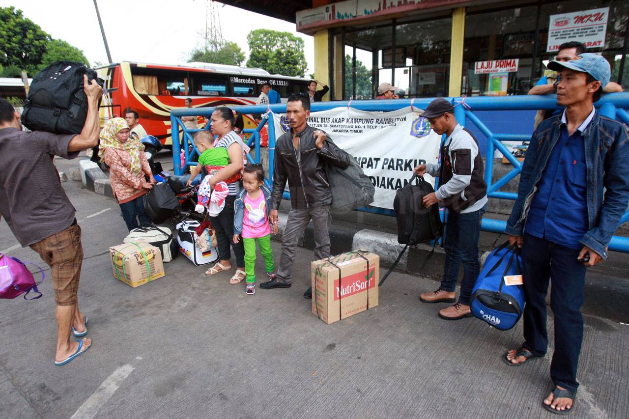 Arus Mudik di Terminal...