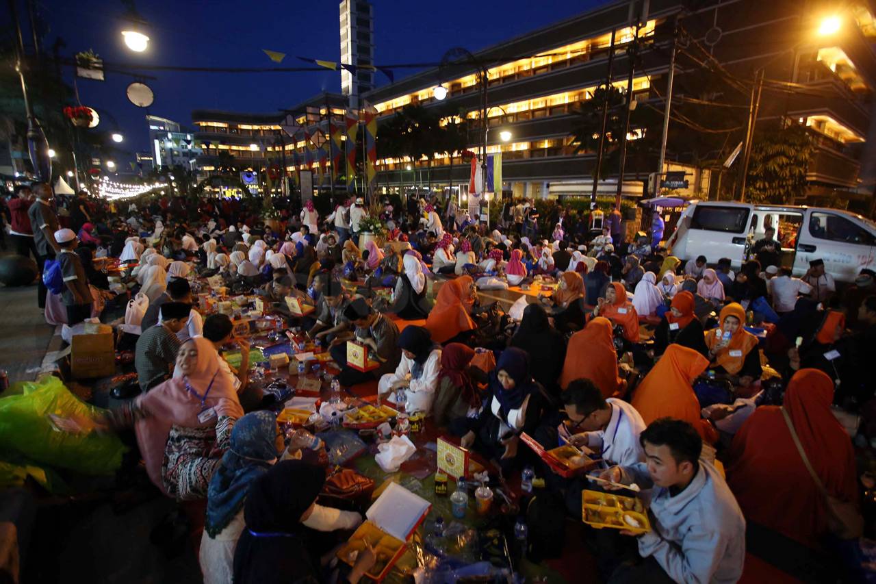 Ribuan Warga Bandung...