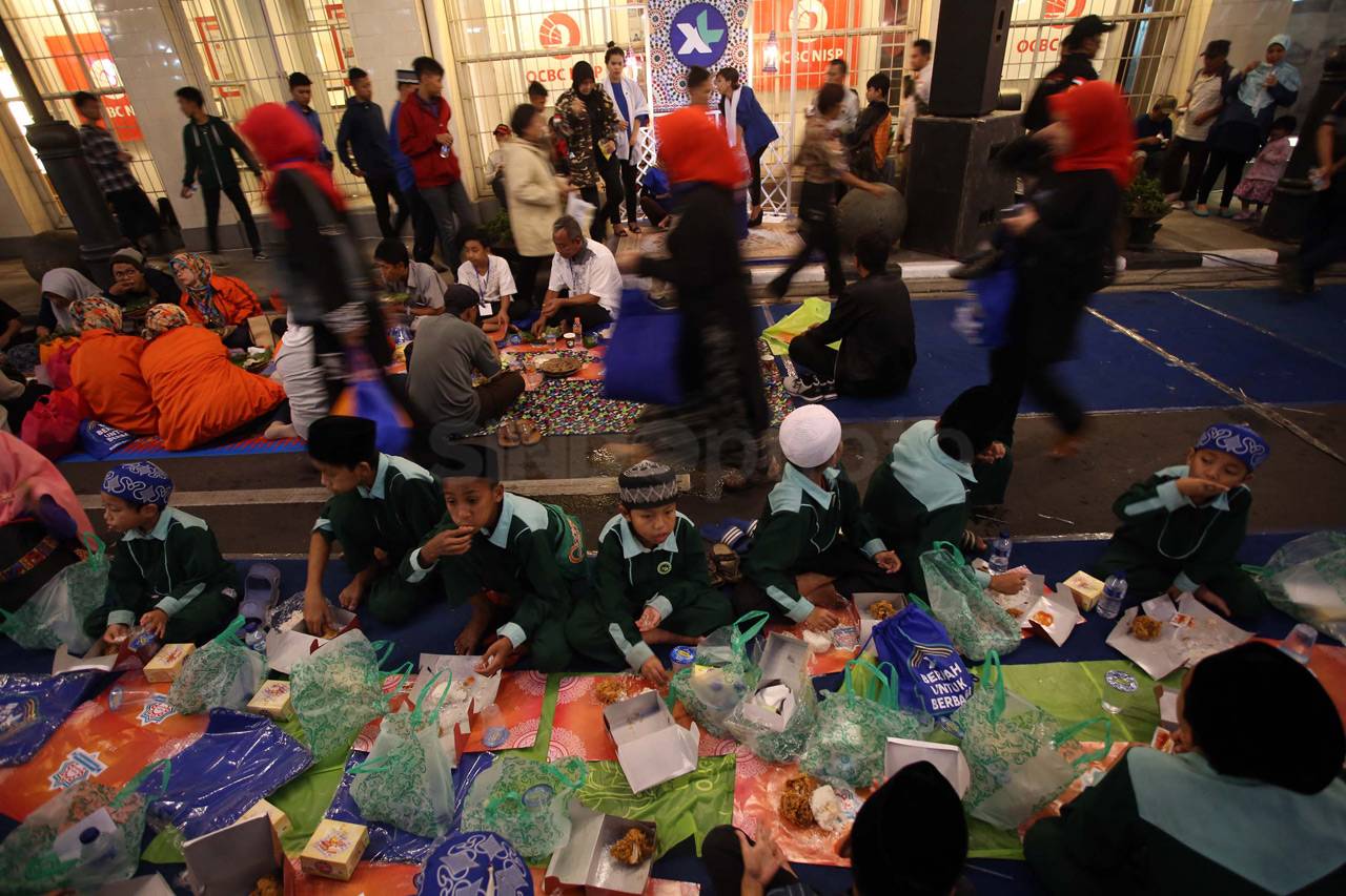 Ribuan Warga Bandung...