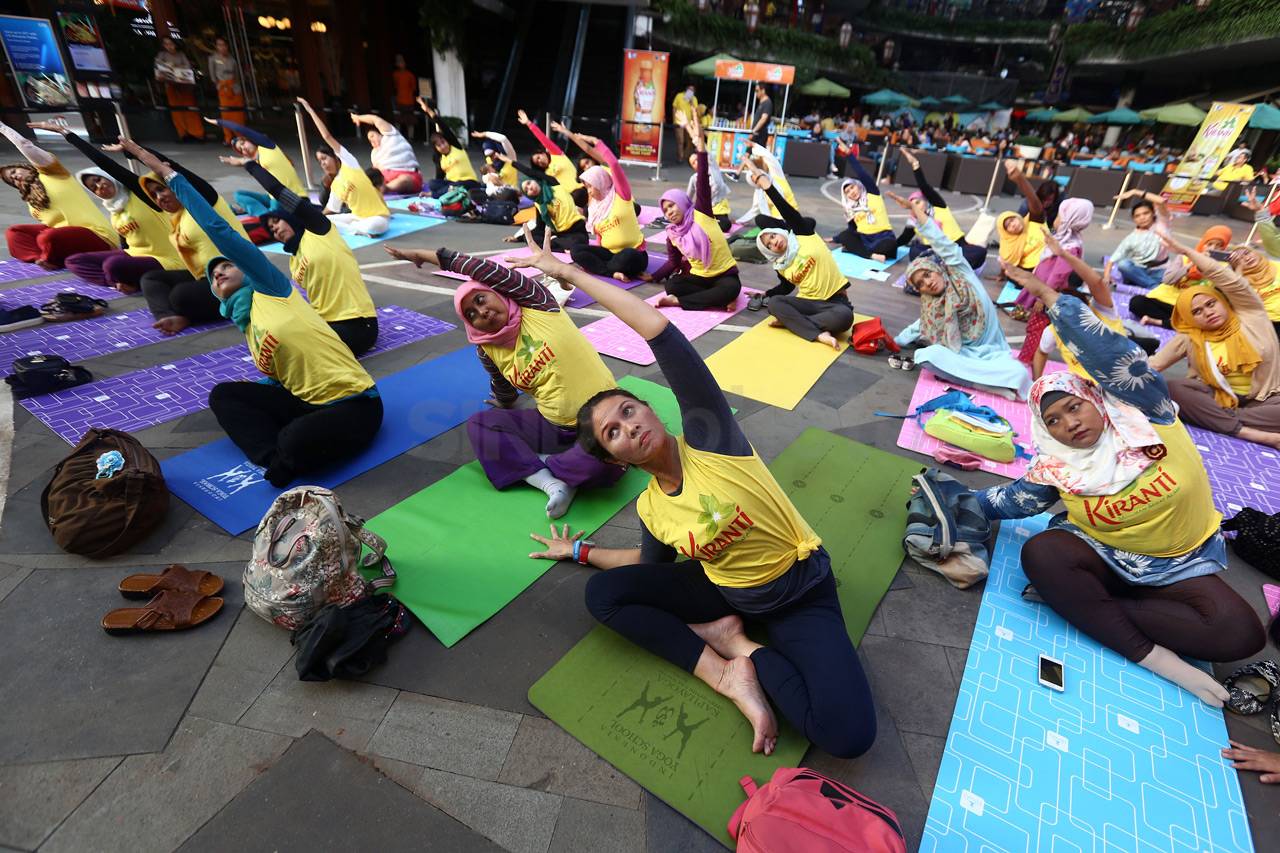 Yoga Ngabuburit Bersama...