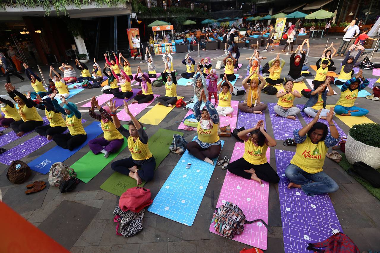 Yoga Ngabuburit Bersama...