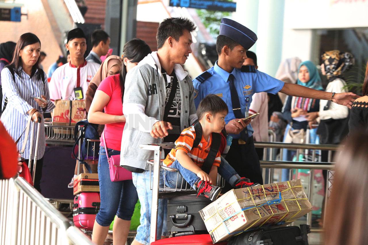 Arus Mudik di Bandara...