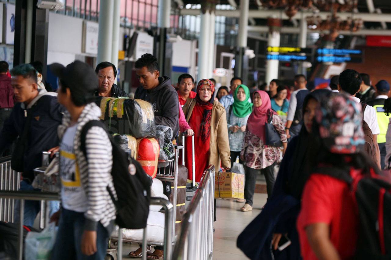Arus Mudik di Bandara...